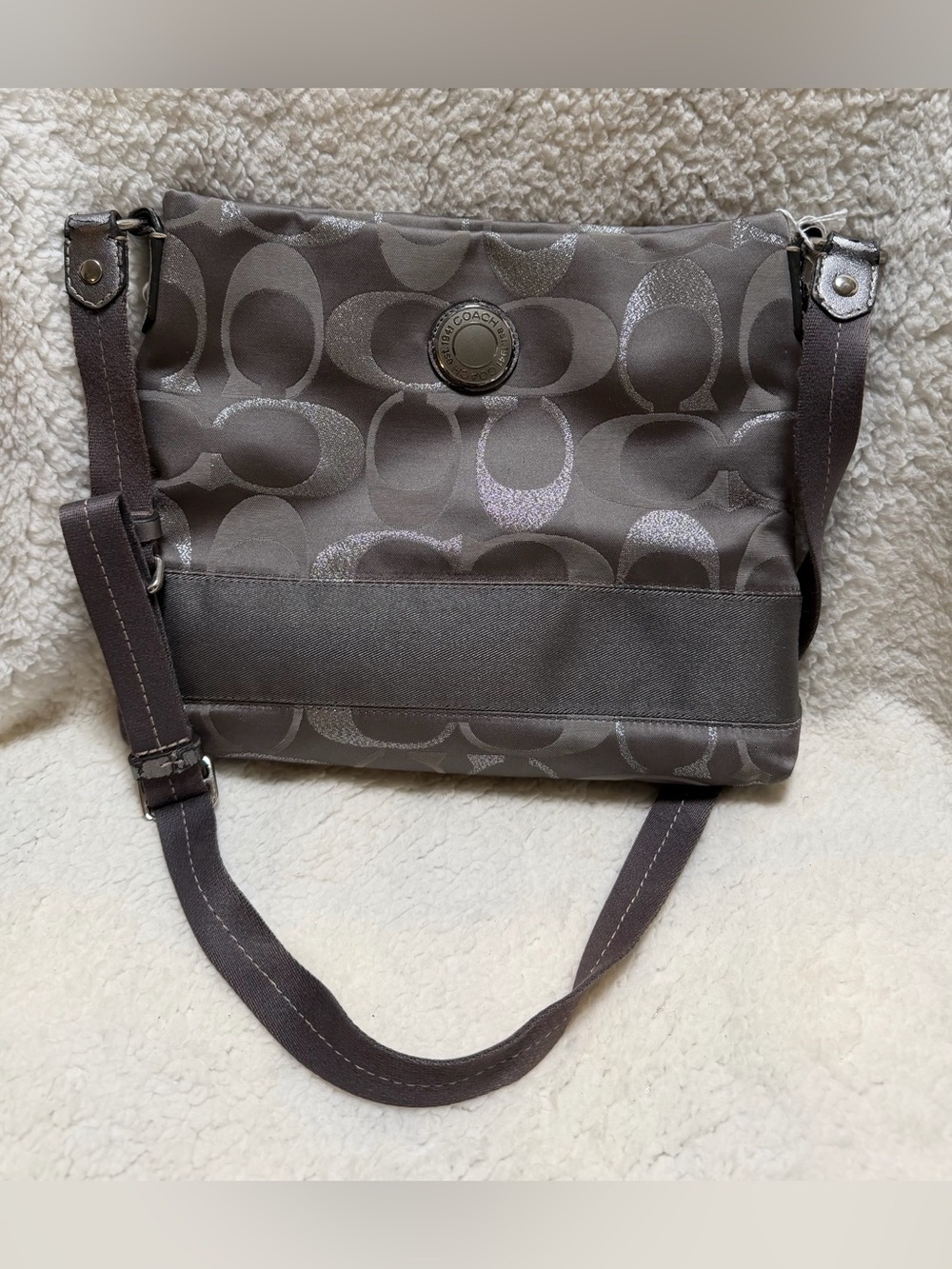 Coach Signature C Crossbody Bag Zip & Magnetic Closure Gray/Silver w Pockets